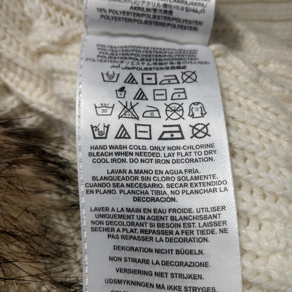 Guess sweater vest trimmed with faux fur - Picture 10 of 11